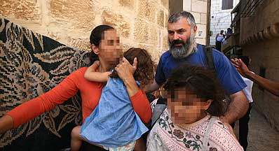 חילוץ מכפר ערבי.