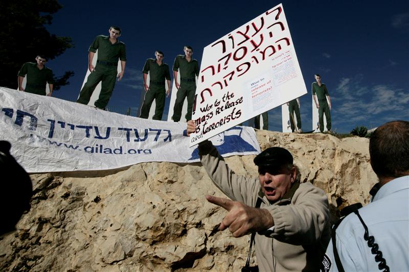 מדינה בטירוף: בעד ונגד עסקת שליט