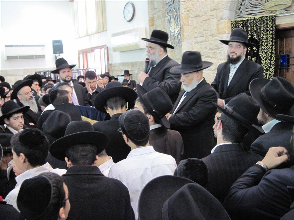 בדמעות: כבוד אחרון למשגיח הישיבה