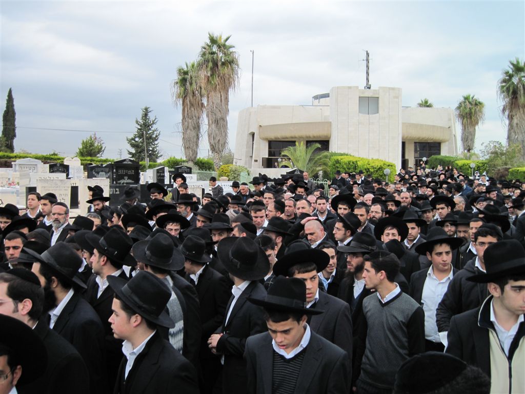 בדמעות: כבוד אחרון למשגיח הישיבה
