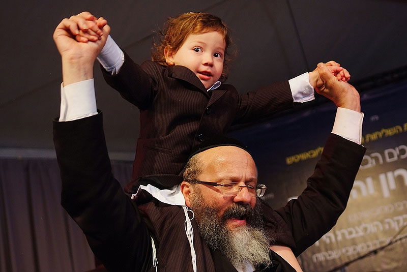 במעמד ה"חלאקה" למוישי: קהל האלפים הזיל דמעות