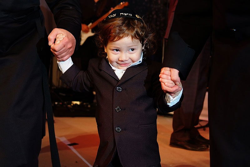 במעמד ה"חלאקה" למוישי: קהל האלפים הזיל דמעות