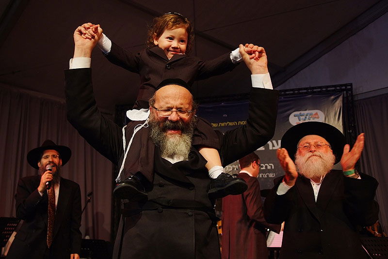 במעמד ה"חלאקה" למוישי: קהל האלפים הזיל דמעות