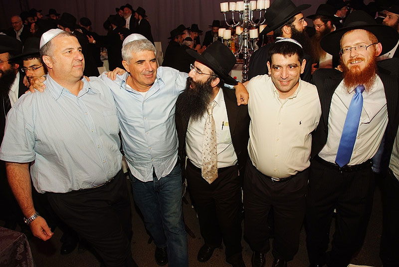 במעמד ה"חלאקה" למוישי: קהל האלפים הזיל דמעות