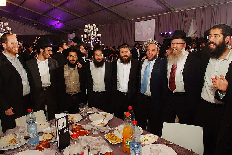 במעמד ה"חלאקה" למוישי: קהל האלפים הזיל דמעות