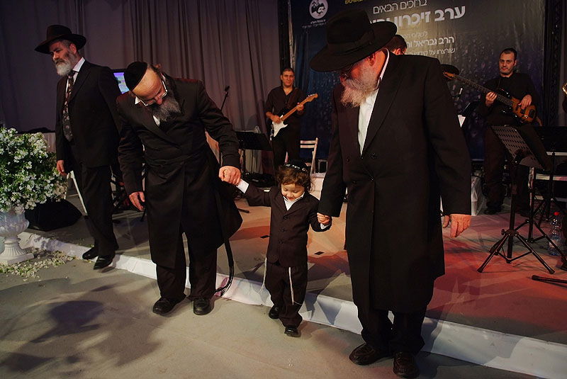 במעמד ה"חלאקה" למוישי: קהל האלפים הזיל דמעות