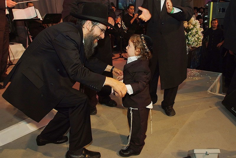 במעמד ה"חלאקה" למוישי: קהל האלפים הזיל דמעות