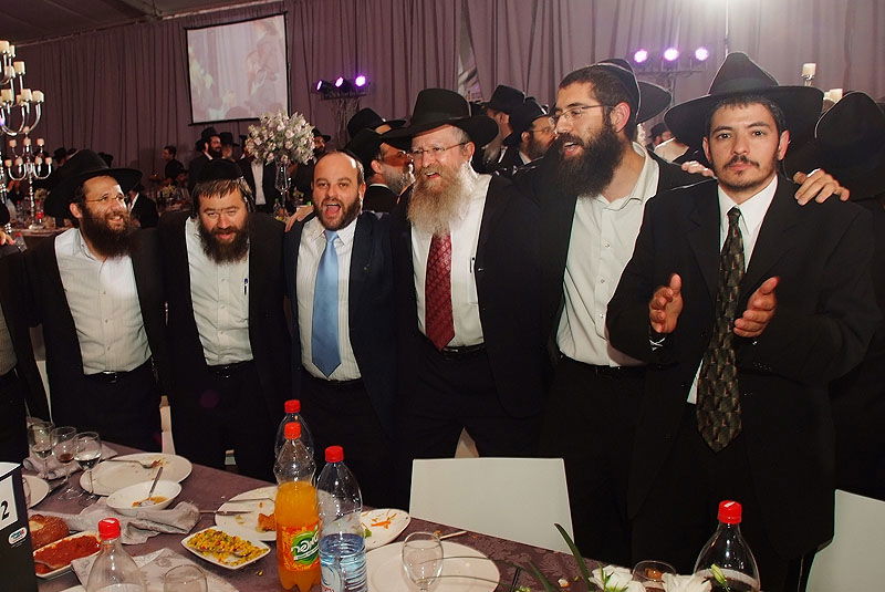 במעמד ה"חלאקה" למוישי: קהל האלפים הזיל דמעות