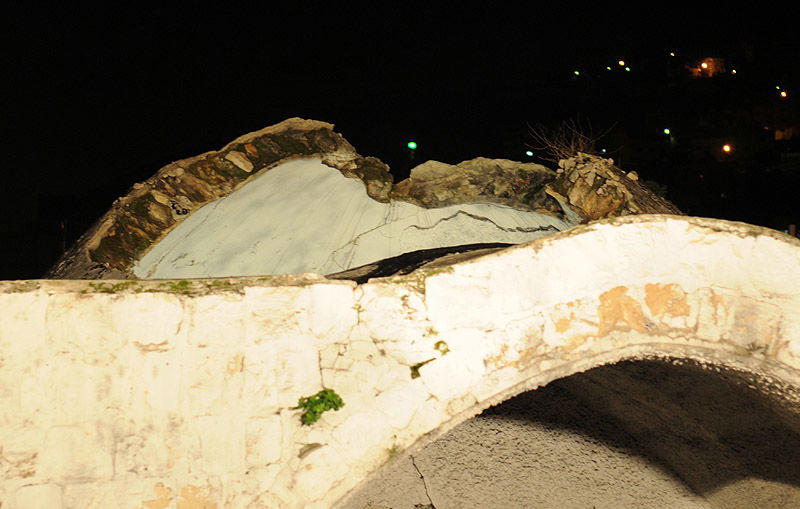 תפילה תחת אבטחה: תיעוד נדיר מתפילה על קבר יוסף