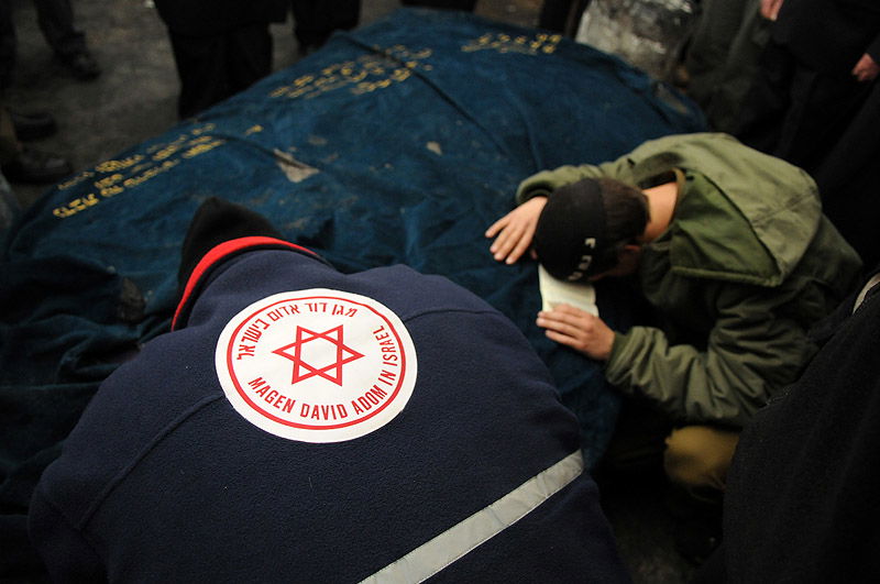 תפילה תחת אבטחה: תיעוד נדיר מתפילה על קבר יוסף