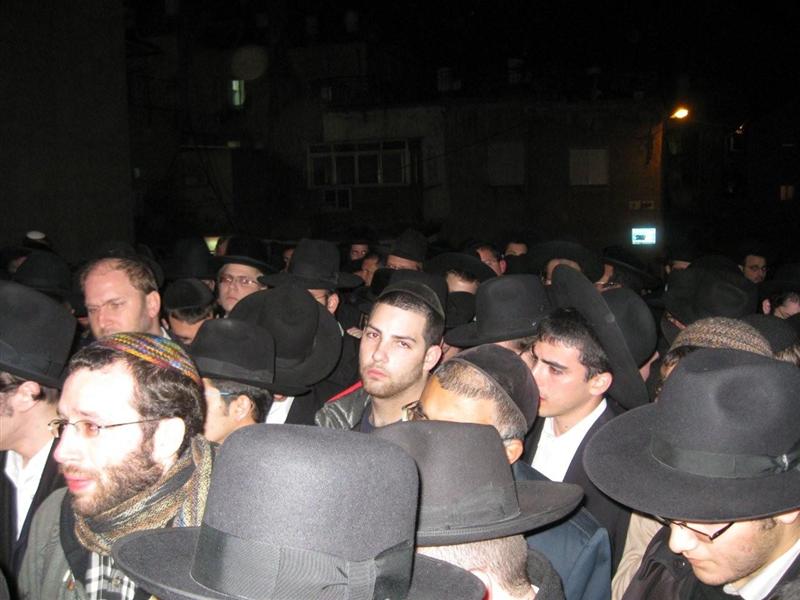 מאות בחורים מישיבת ´מיר´ ליוו את חברם שנהרג בתאונה