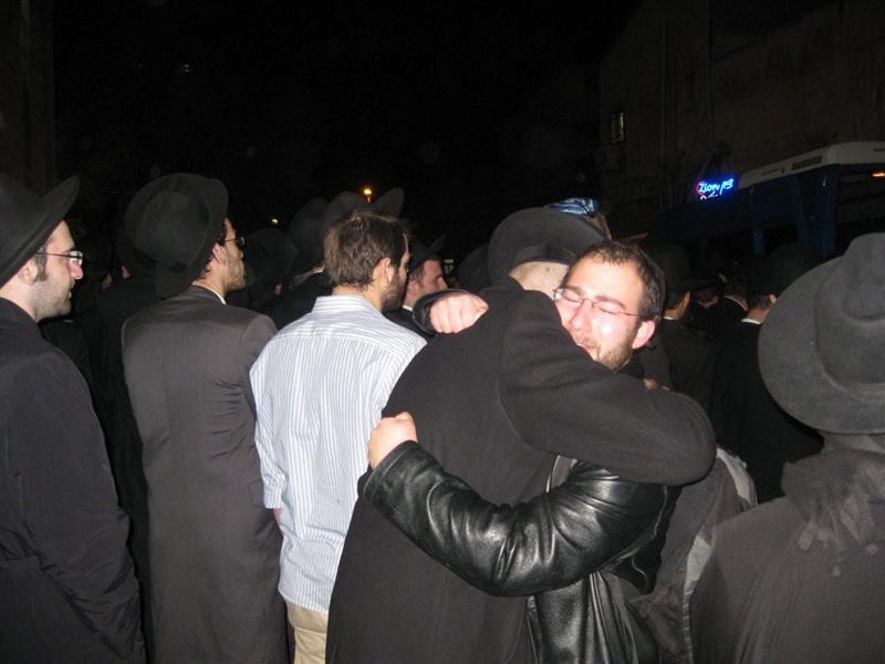 מאות בחורים מישיבת ´מיר´ ליוו את חברם שנהרג בתאונה