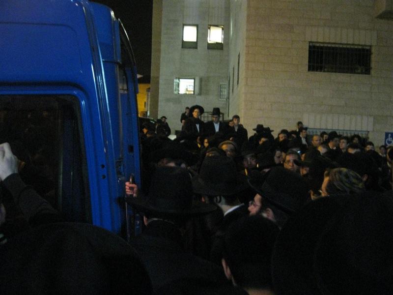 מאות בחורים מישיבת ´מיר´ ליוו את חברם שנהרג בתאונה