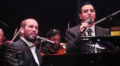 שוואקי ורזאל במופע בקיסריה.