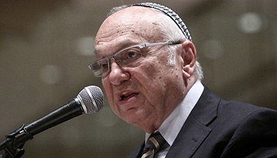 נאמן בנאומו.