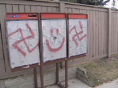 גם בקנדה משחיתים תיבות של יהודים