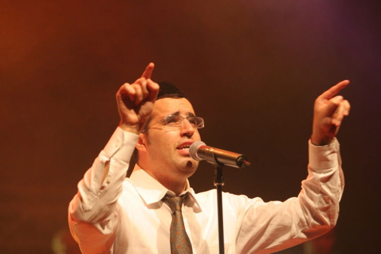 בעין הסערה: שוואקי השיק מועדון