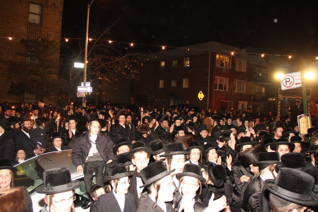 תמונות: הכנסת ס"ת בויז'ניץ ארה"ב