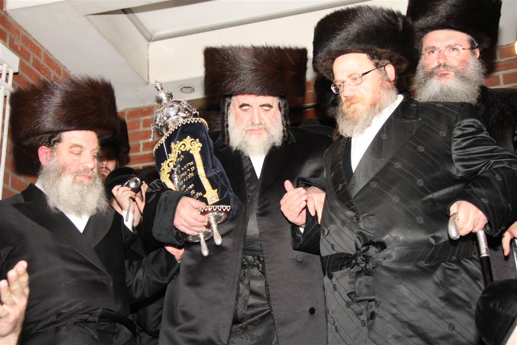 תמונות: הכנסת ס"ת בויז'ניץ ארה"ב
