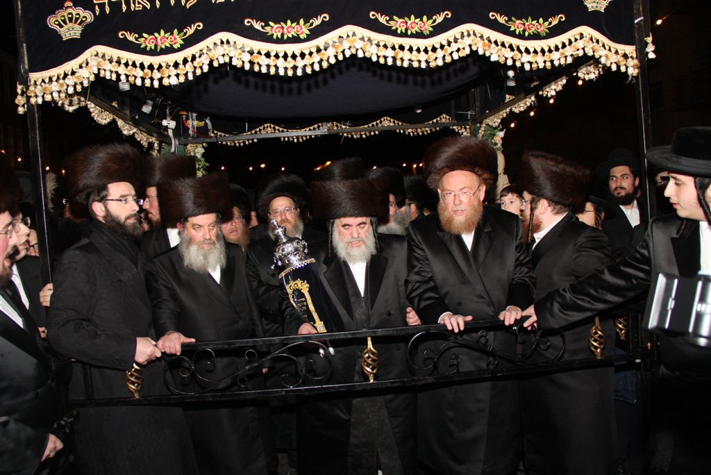תמונות: הכנסת ס"ת בויז'ניץ ארה"ב