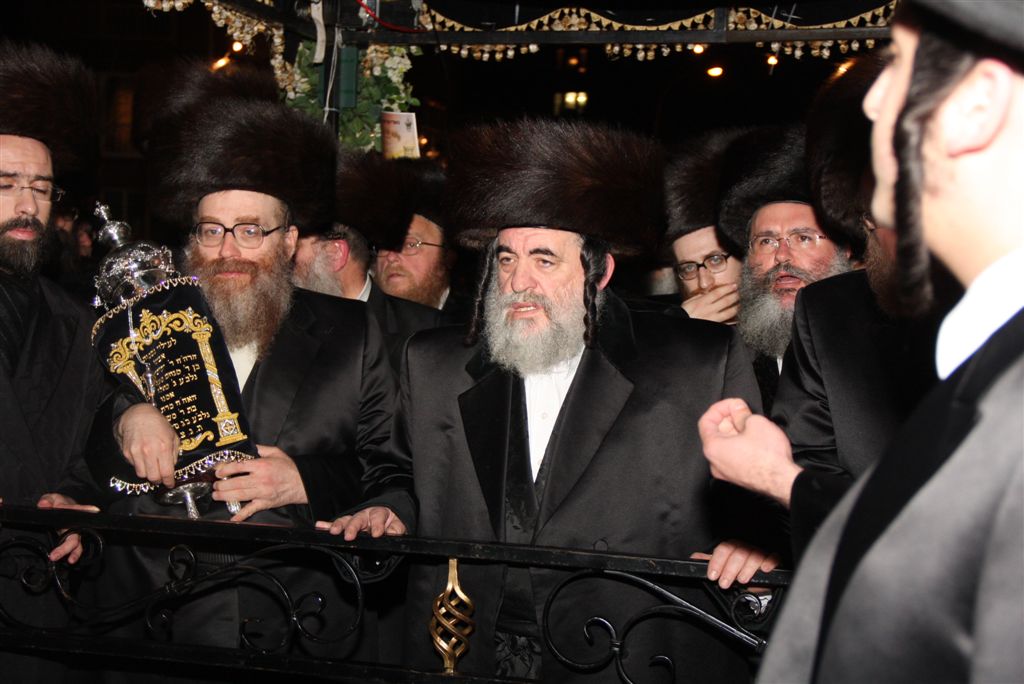 תמונות: הכנסת ס"ת בויז'ניץ ארה"ב