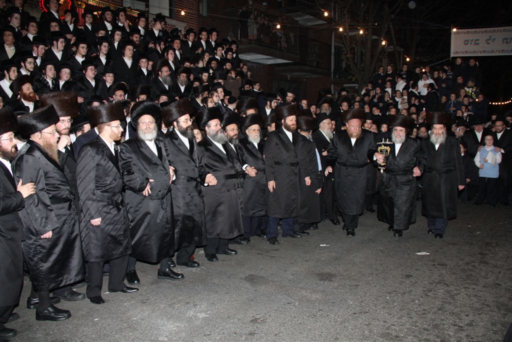 תמונות: הכנסת ס"ת בויז'ניץ ארה"ב