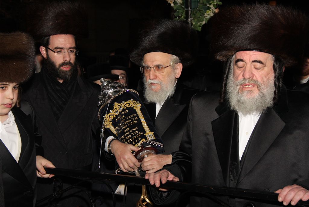 תמונות: הכנסת ס"ת בויז'ניץ ארה"ב