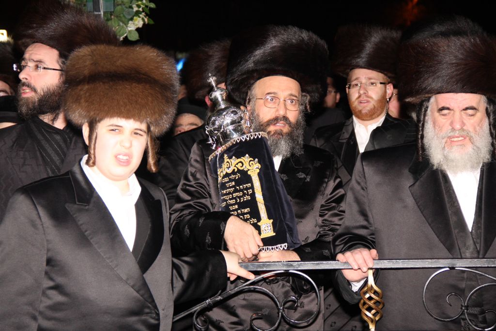 תמונות: הכנסת ס"ת בויז'ניץ ארה"ב