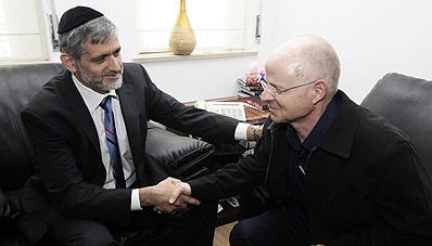 ישי ושליט, הבוקר.