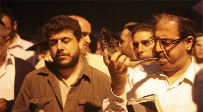 היתקע שופר בעיר ועם לא יחרדו?