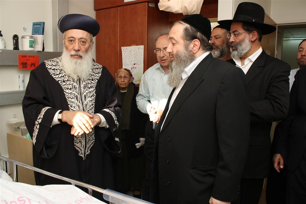 בקול נרגש: הראשל"צ הרב עמאר בירך את מציל הילדה