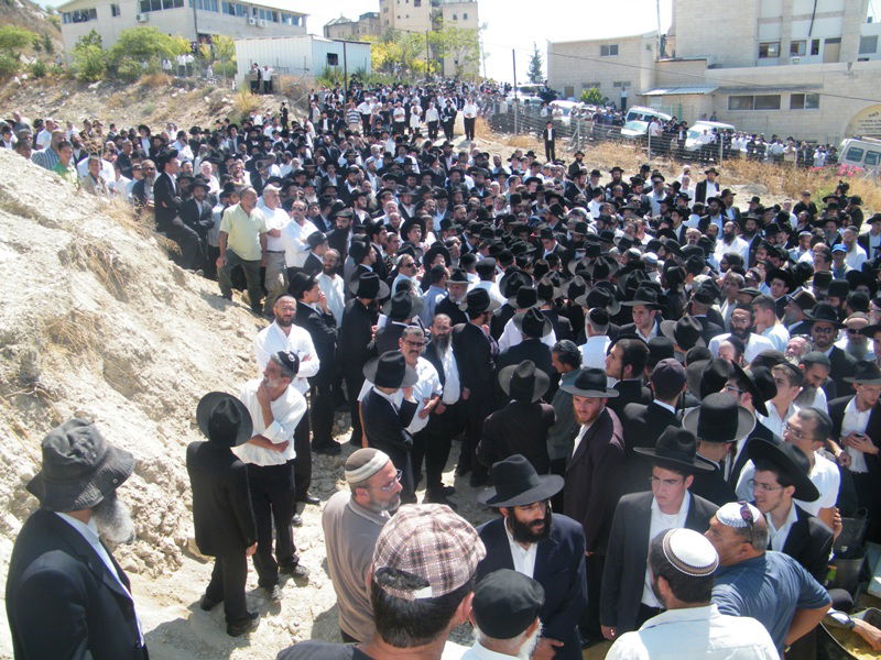 המונים בהלוויית הרב אליהו דבוש זצ"ל
