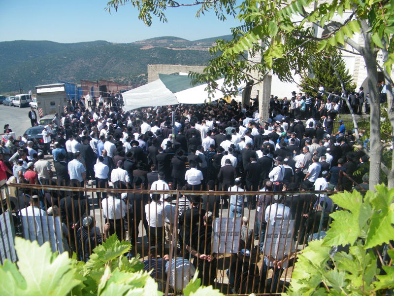 המונים בהלוויית הרב אליהו דבוש זצ"ל