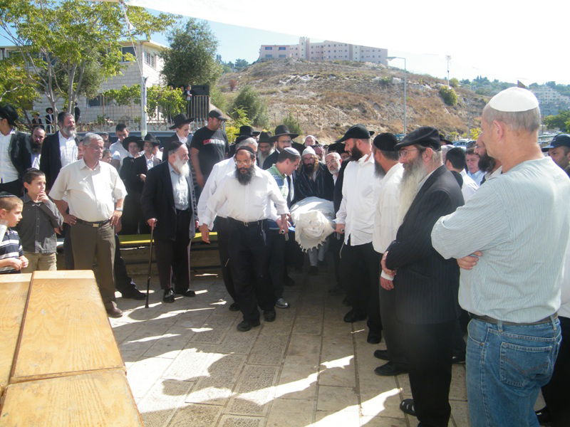 המונים בהלוויית הרב אליהו דבוש זצ"ל