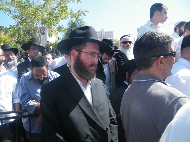 המונים בהלוויית הרב אליהו דבוש זצ"ל
