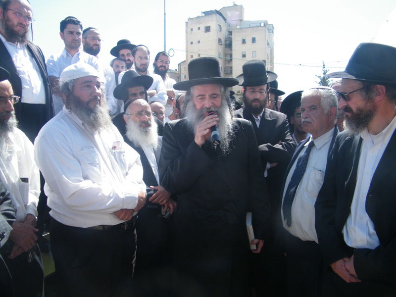 המונים בהלוויית הרב אליהו דבוש זצ"ל