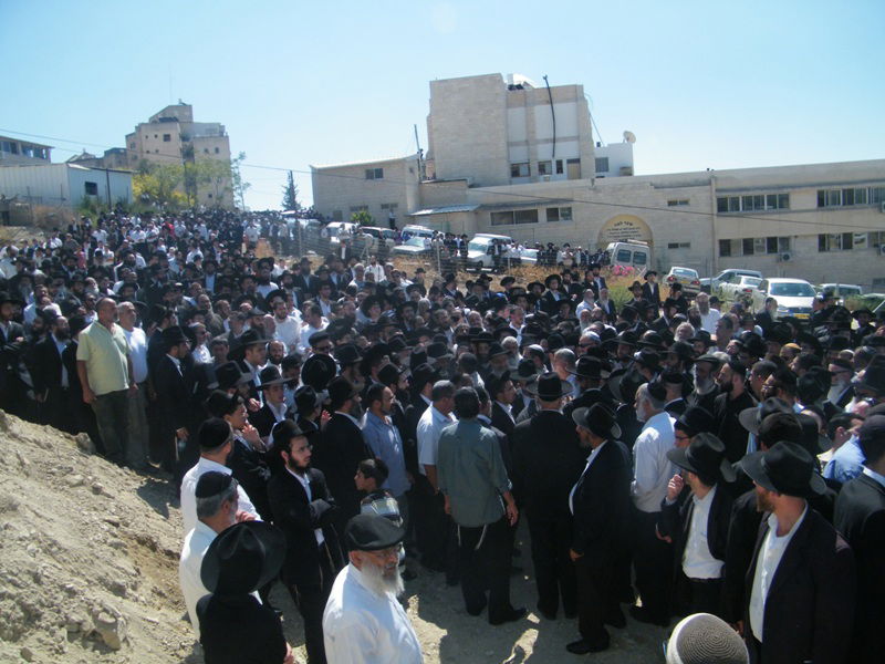 המונים בהלוויית הרב אליהו דבוש זצ"ל