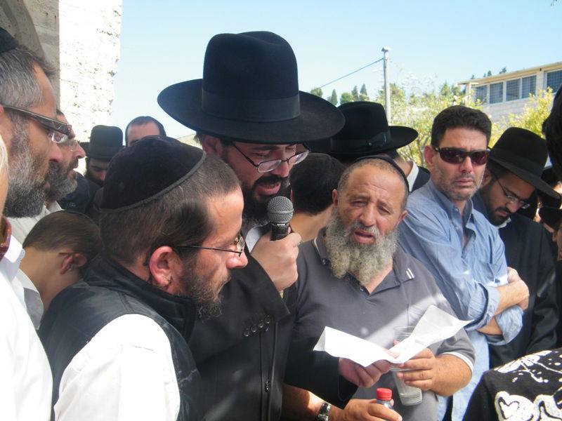 המונים בהלוויית הרב אליהו דבוש זצ"ל