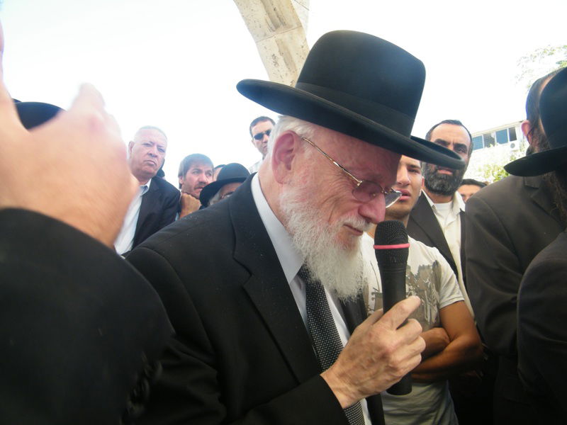 המונים בהלוויית הרב אליהו דבוש זצ"ל