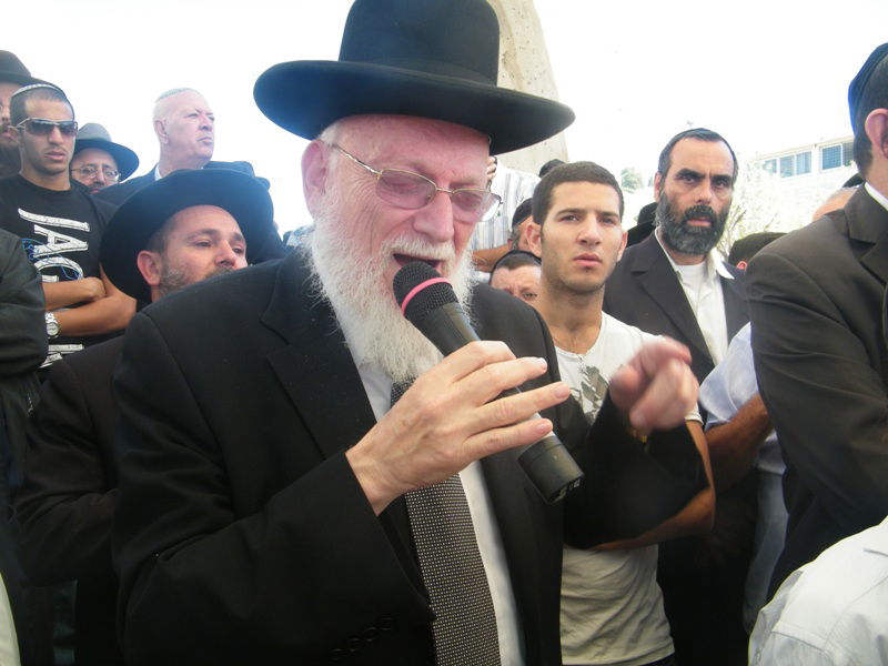 המונים בהלוויית הרב אליהו דבוש זצ"ל