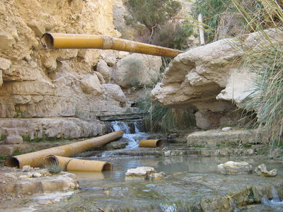 הצינורות הוצאו ונחל דוד שב לנבוע