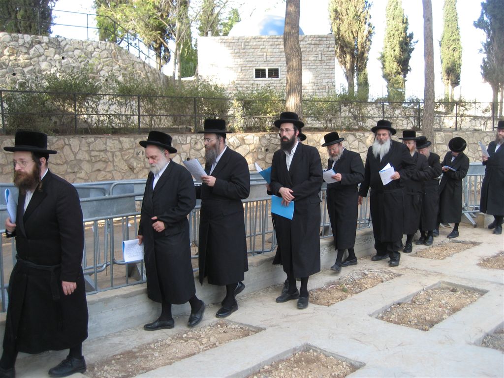 בהוראת האדמו"ר מבלעזא: החלקה קודשה