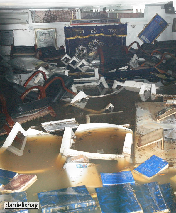 בשל הגשמים: בית הכנסת הוצף מים