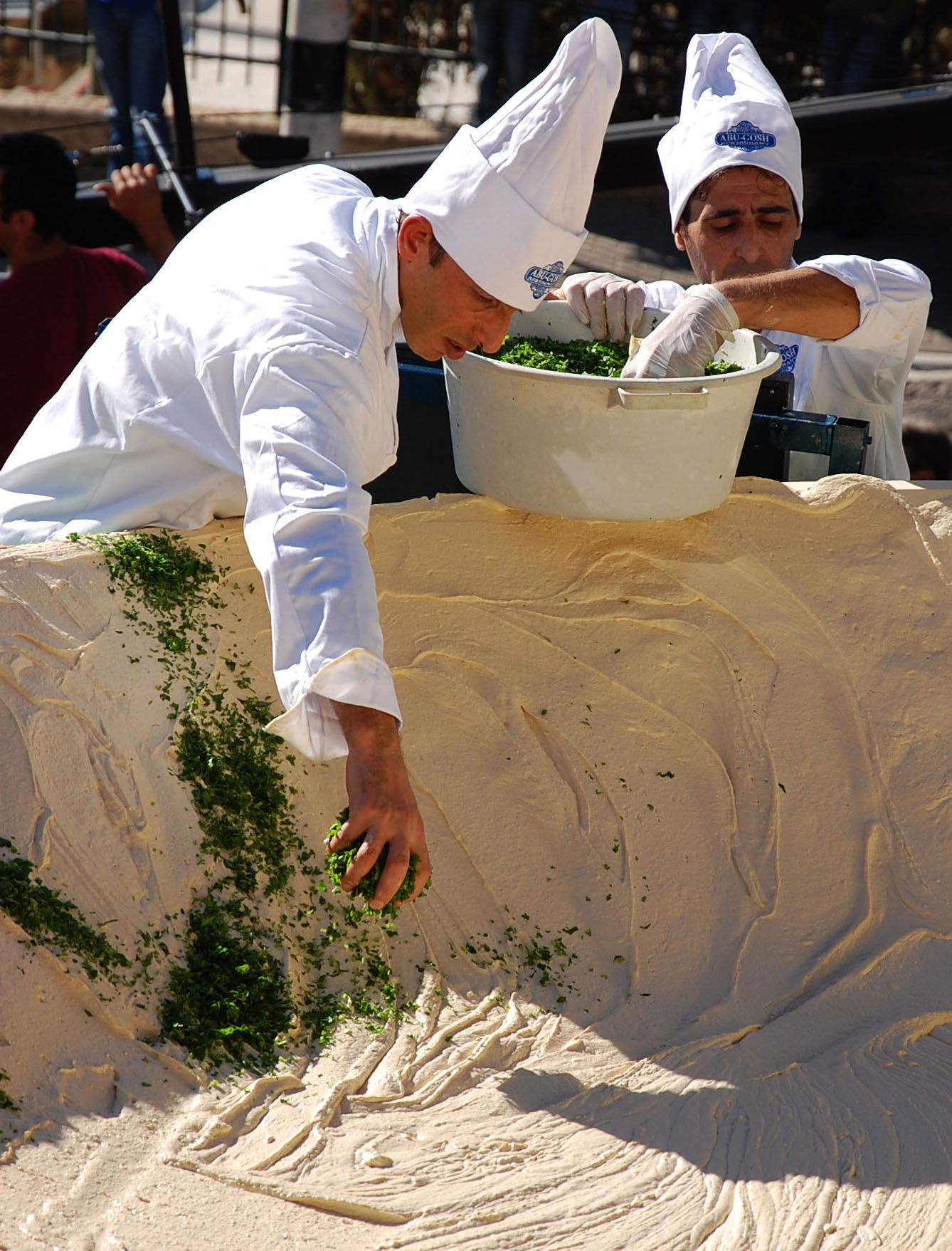 אבו גוש מציגה: צלחת החומוס הגדולה בעולם