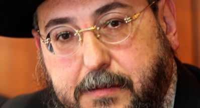 אמסלם. במרכז סערה