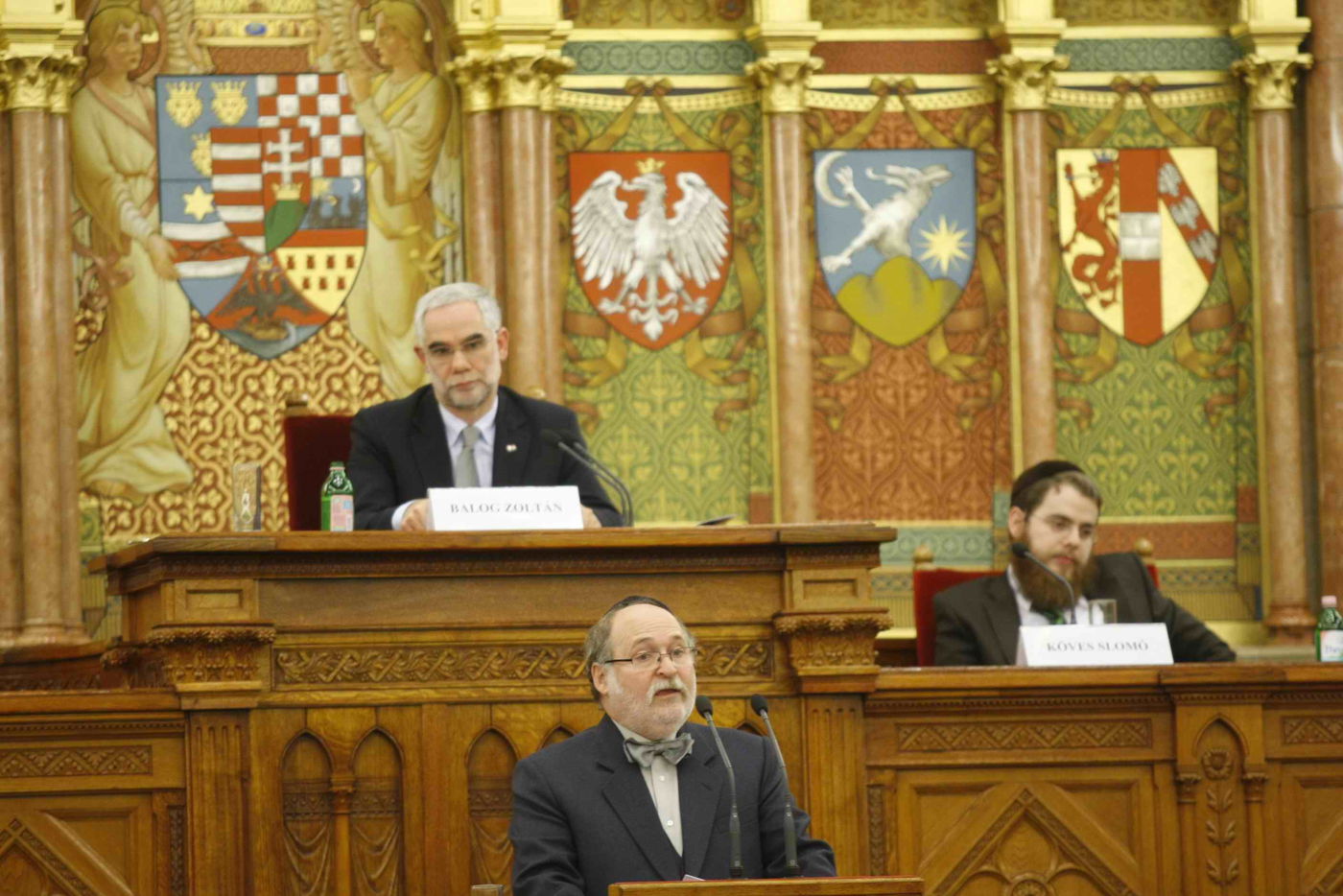 ויזל: למה אין חוק נגד הכחשת שואה?