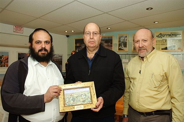 השר משה בוגי יעלון ביקר במוזיאון גוש קטיף בירושלים