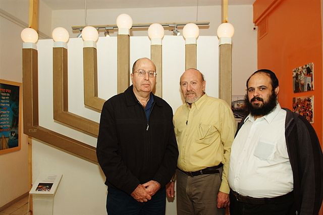 השר משה בוגי יעלון ביקר במוזיאון גוש קטיף בירושלים