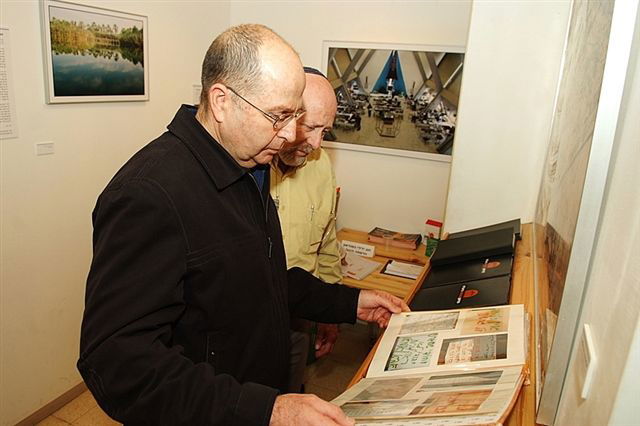 השר משה בוגי יעלון ביקר במוזיאון גוש קטיף בירושלים