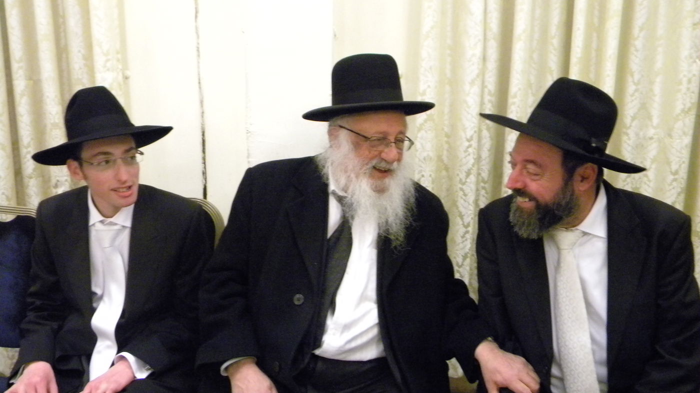 הפתעה: הגר"ח רקד עם ר´ קותי דרשוביץ בחתונת בתו